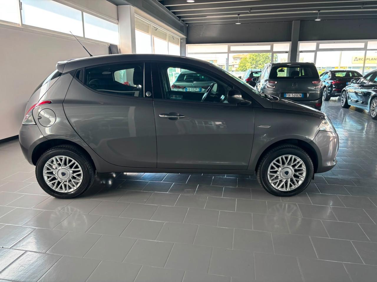 Lancia Ypsilon 0.9 TwinAir 85 CV 5 porte Metano Ecochic Gold
