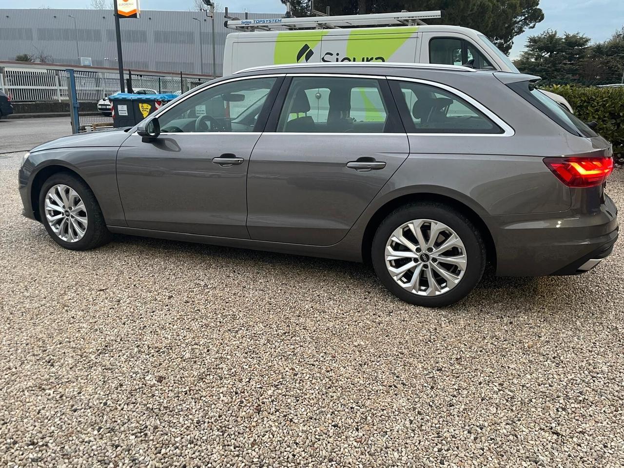 Audi A4 Avant 30 TDI/136 CV S tronic Business Advanced