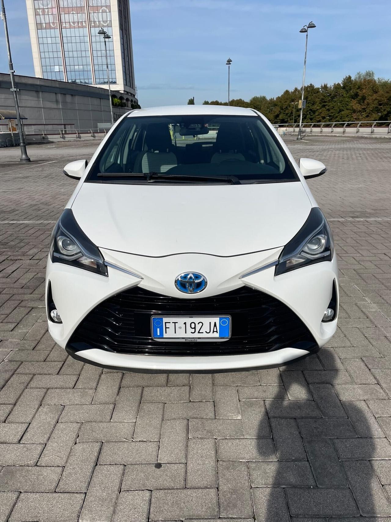 Toyota Yaris 1.5 Full Hybrid 5 porte Active 12 MESI GARANZIA
