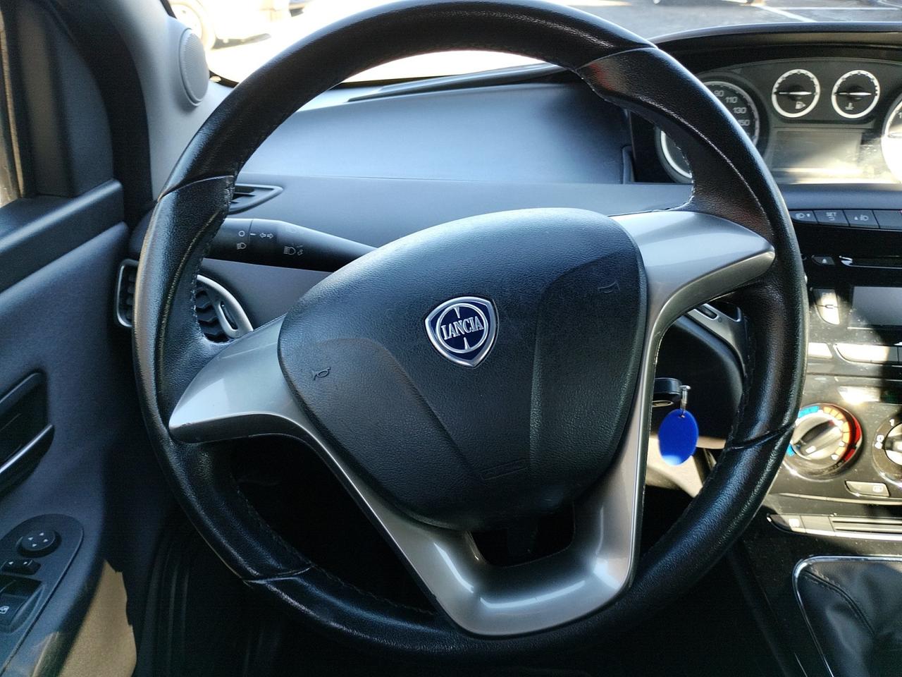 Lancia Ypsilon 5 Porte Ypsilon 0.9 t.air Gold ecochic metano 80cv