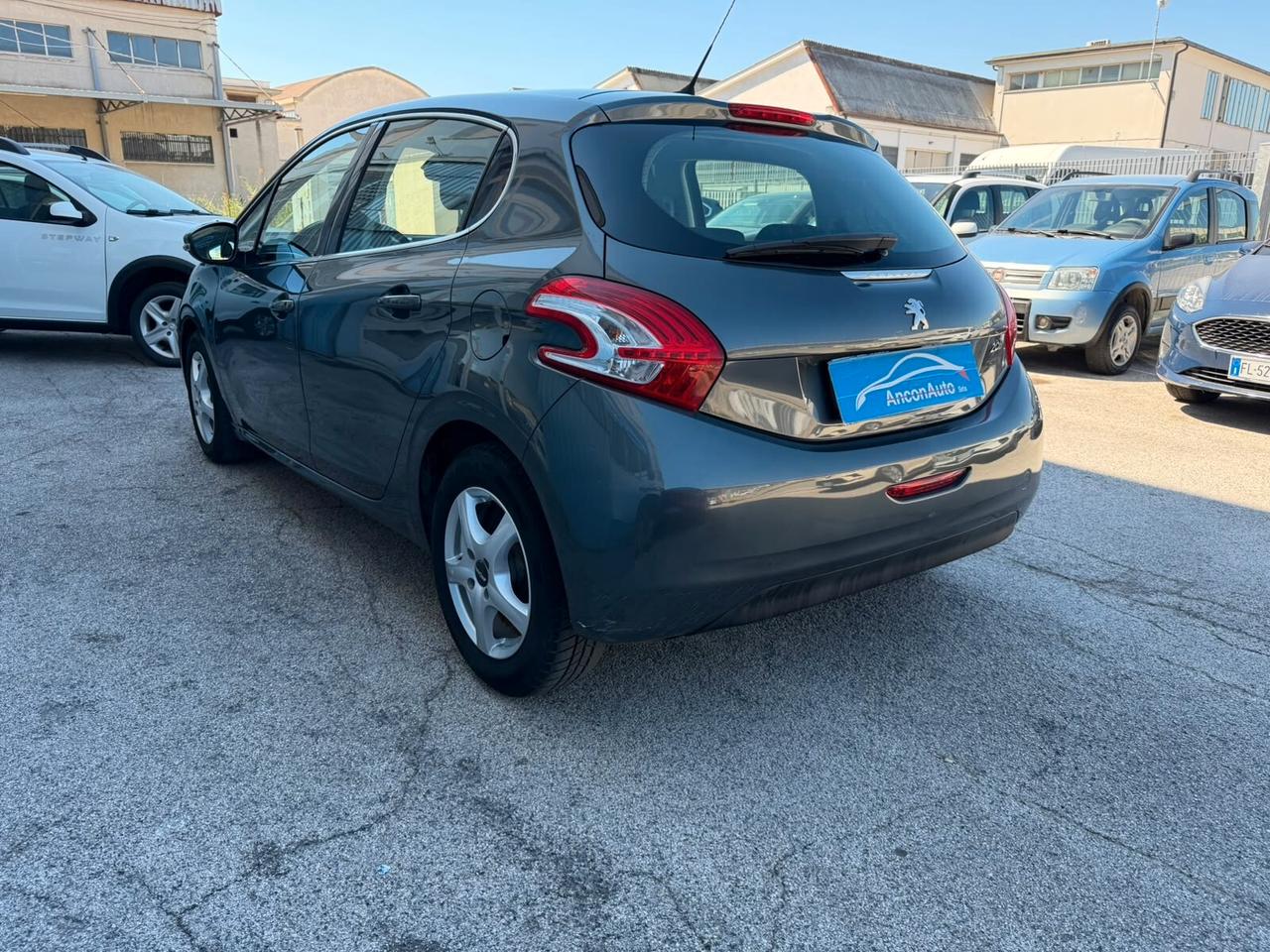 Peugeot 208 1.4 HDi x neopatentati 2012