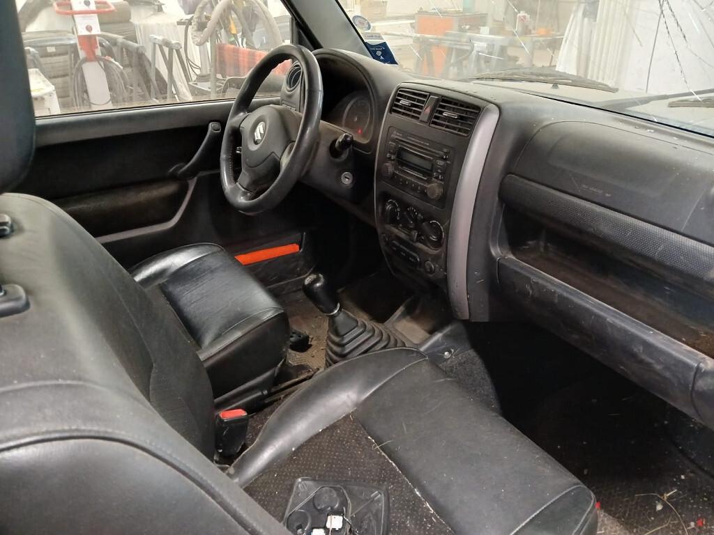 Suzuki Jimny 1.3i 16V 4x4 incidentata