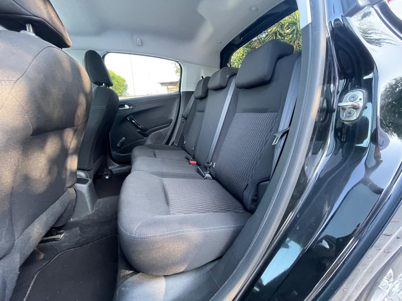 Peugeot 208 Signature 1.2 PureTech 82cv