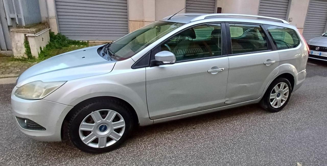 Ford Focus 1.6 (115CV) 5p. Bz.- GPL Titanium