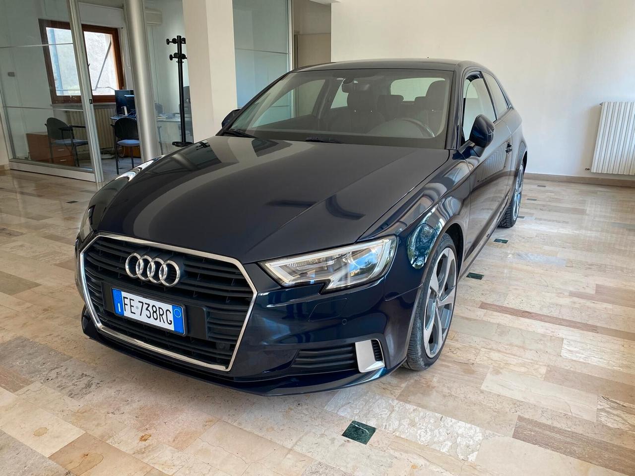 AUDI A3 1.6 TDI 110cv SPORT RESTYLING