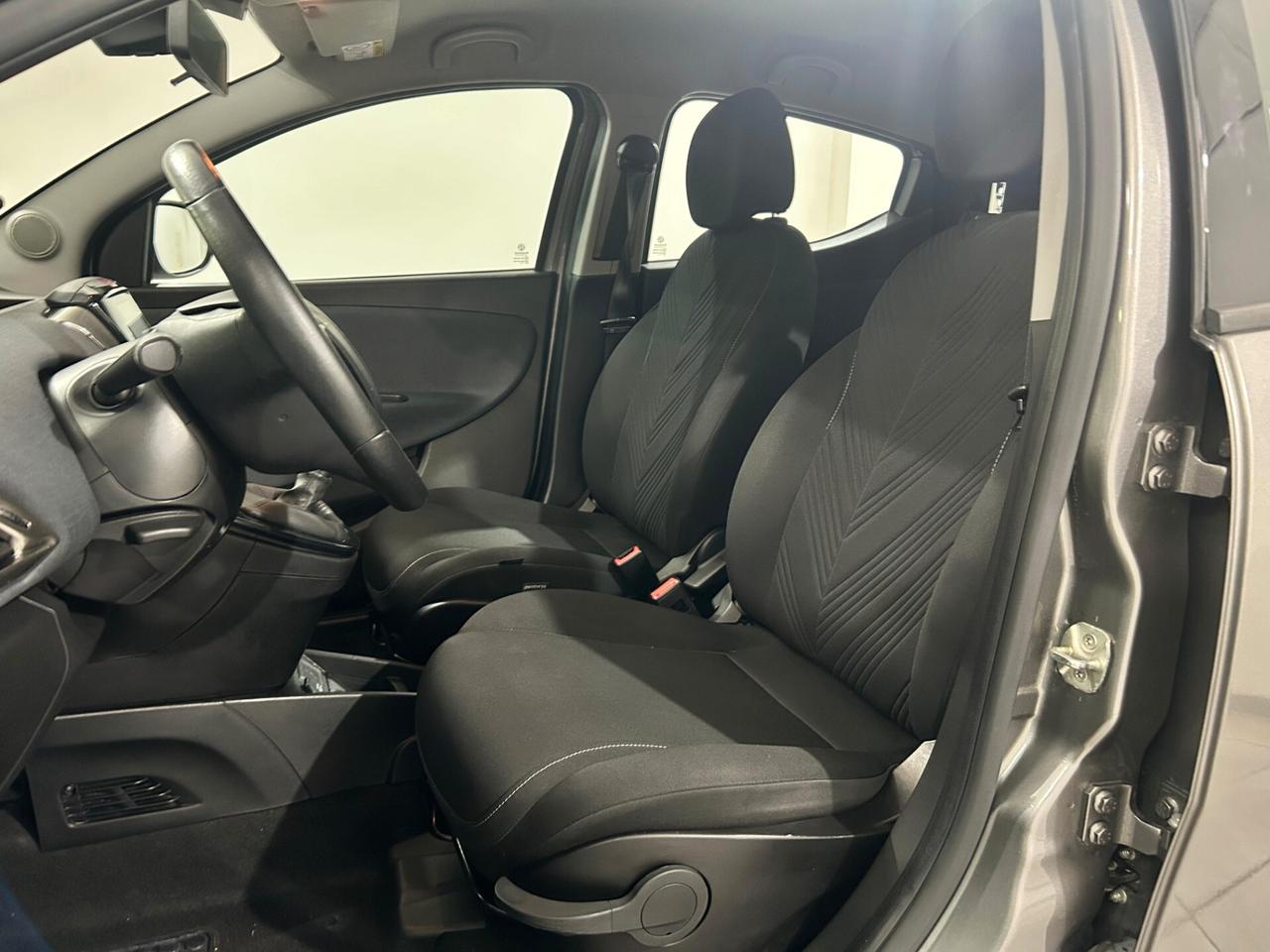 Lancia Ypsilon 1.0 FireFly 5 porte S&S Hybrid Silver Plus