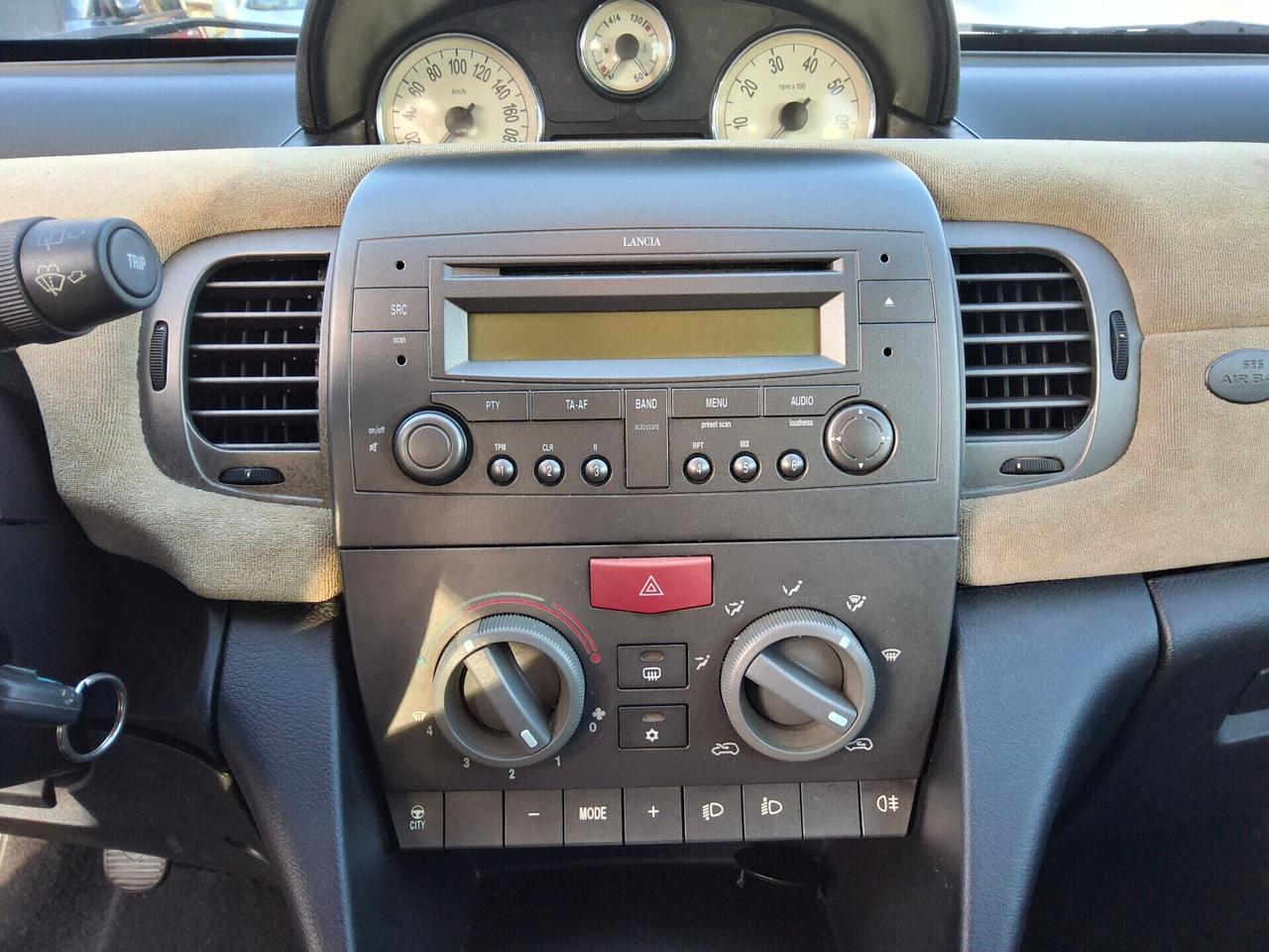 Lancia Ypsilon 1.2 Argento ((TUTTO INCLUSO))