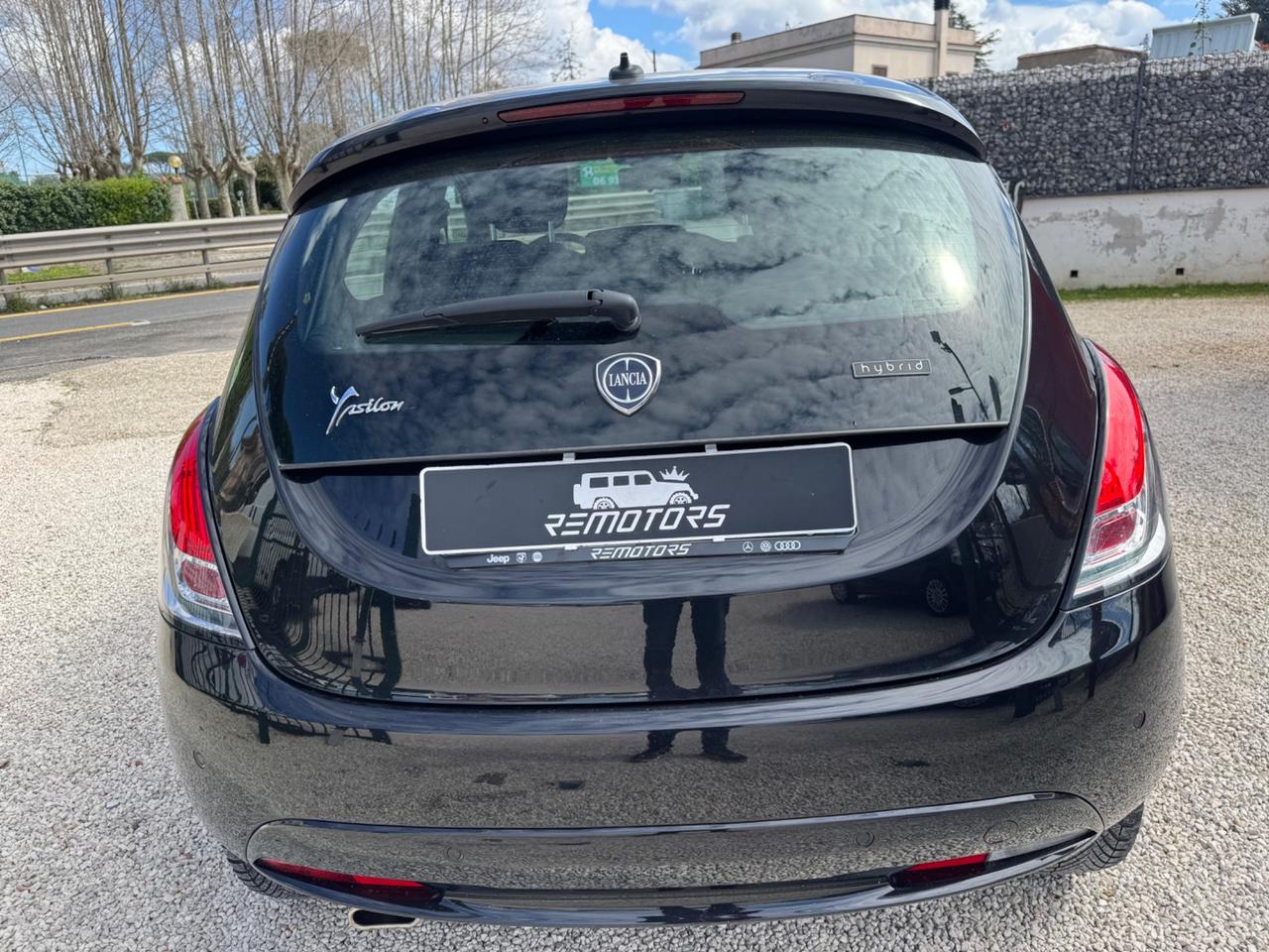 Lancia Ypsilon 1.0 Hibrid