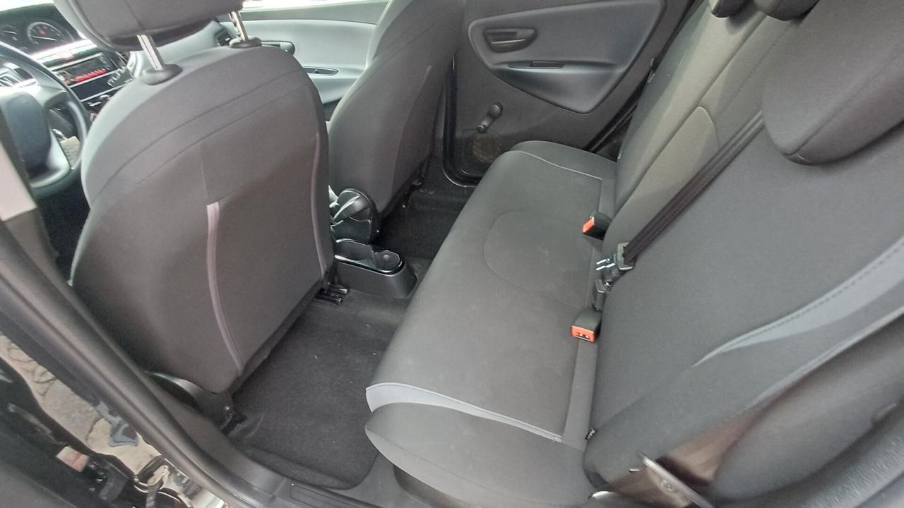 Lancia Ypsilon 1.2 69 CV 5 porte GPL Ecochic Silver OK Neopatentati