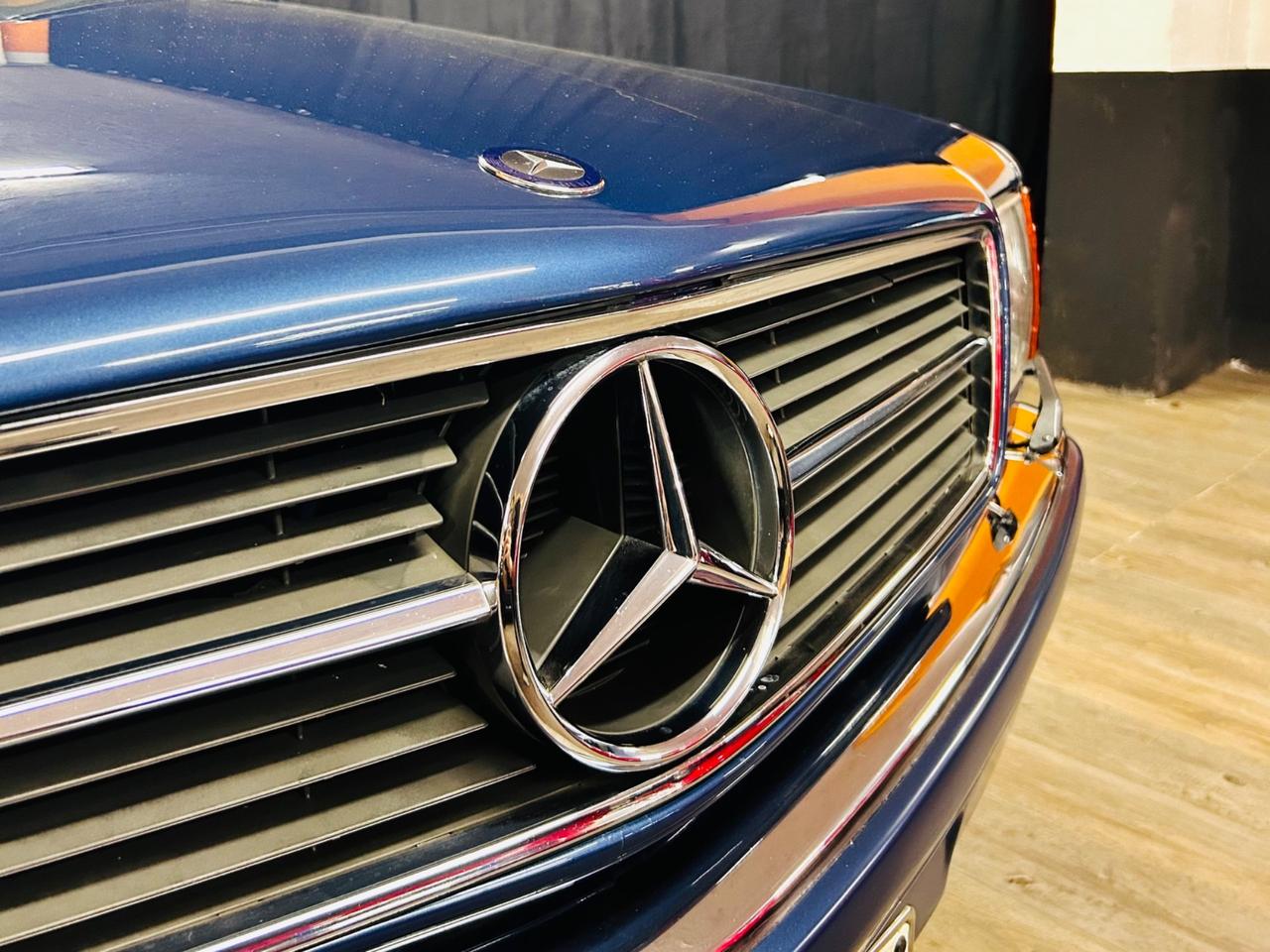 MERCEDES 560 SEC COUPÈ CON 165.412 MIGLIA IN CONDIZIONI DA VETRINA