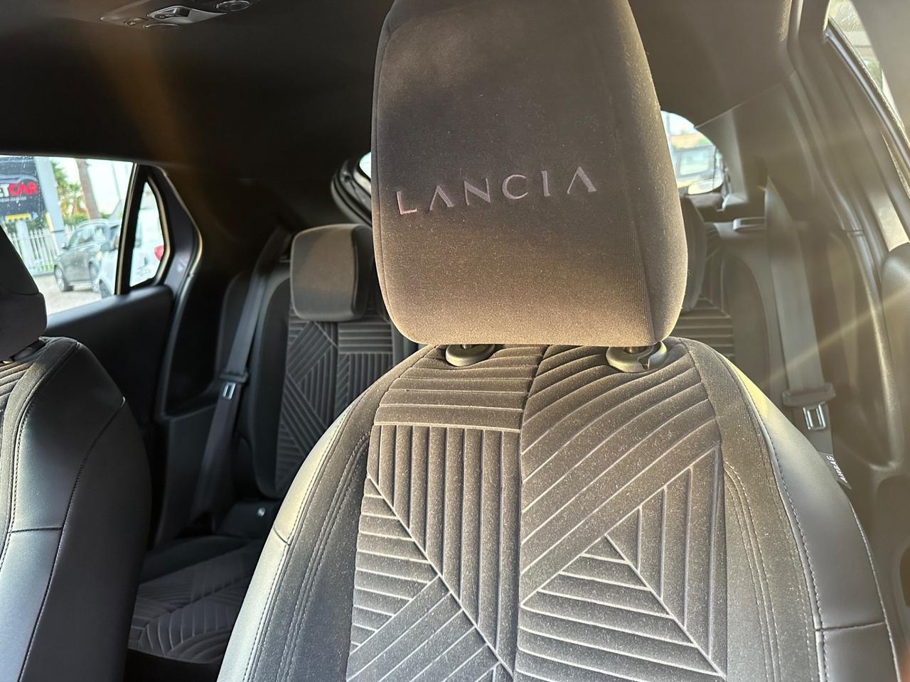 Lancia Ypsilon Hybrid e-DCT LX