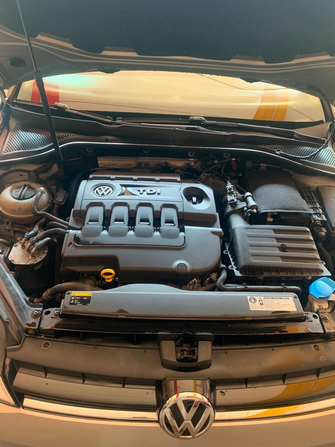 Golf 6 tdi neo patentati , anno 2016 , unico proprietario, sempre tagliandato ogni 20000 km , affidabilissima,ottime condizioni...