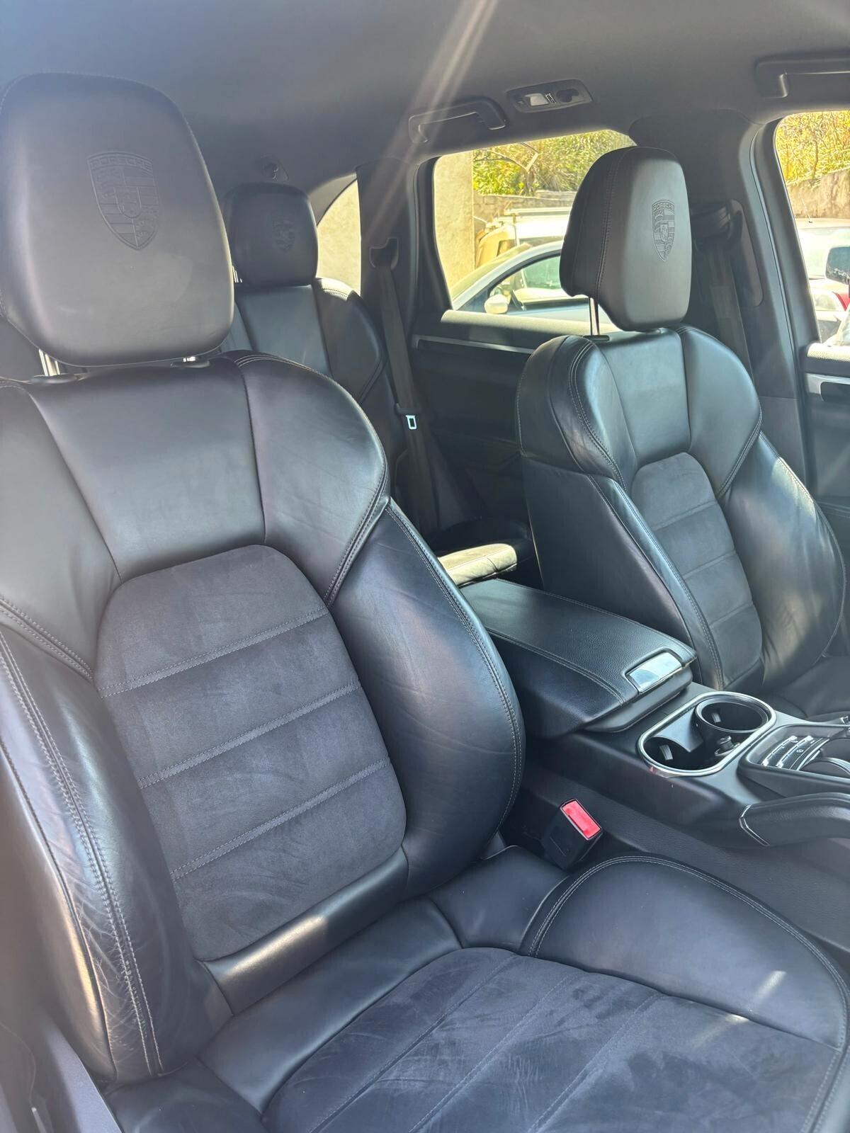 Porsche Cayenne 3.0 Diesel Platinum Edition - 2018