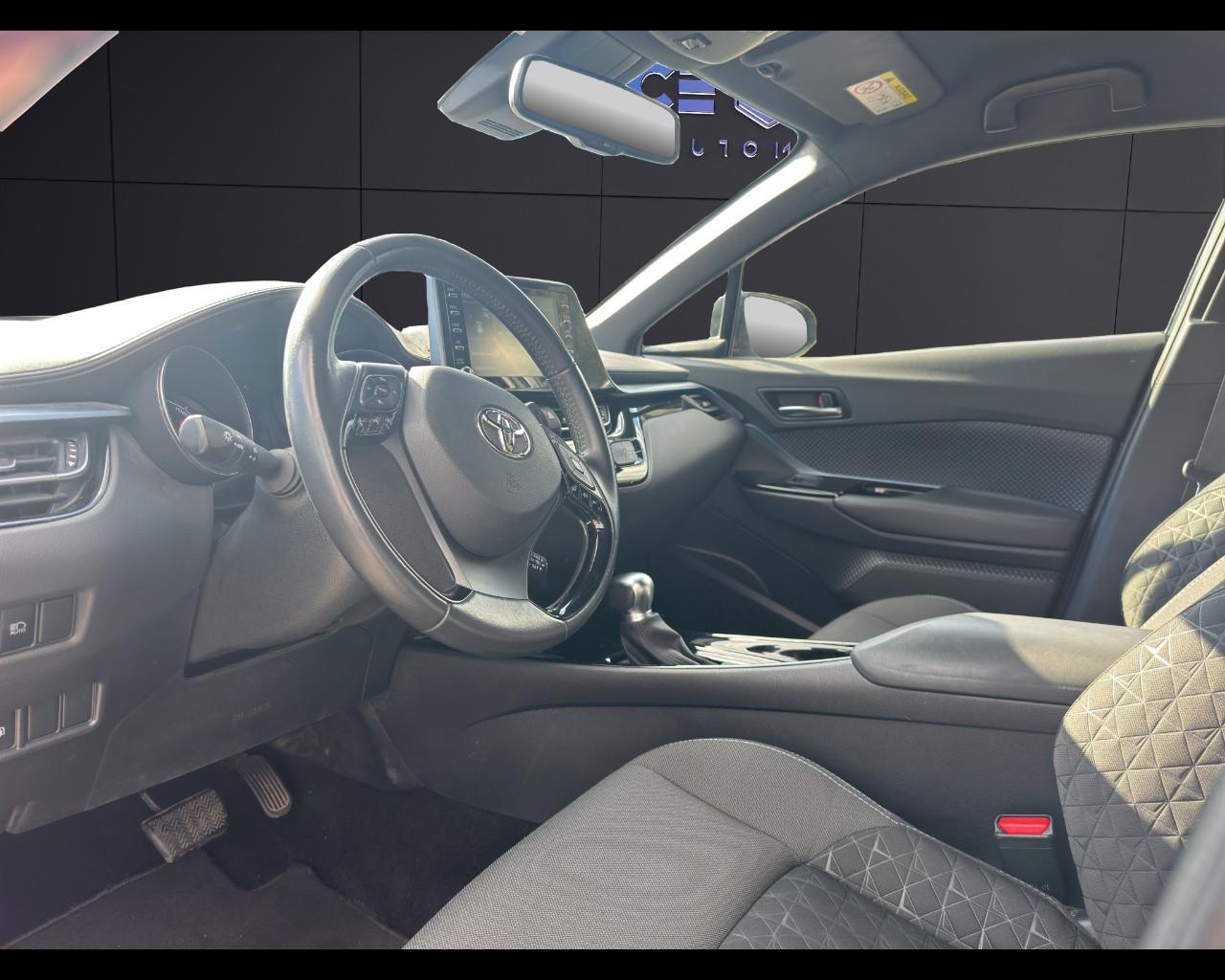 TOYOTA C-HR (2016-2023) - C-HR 1.8 Hybrid E-CVT Trend