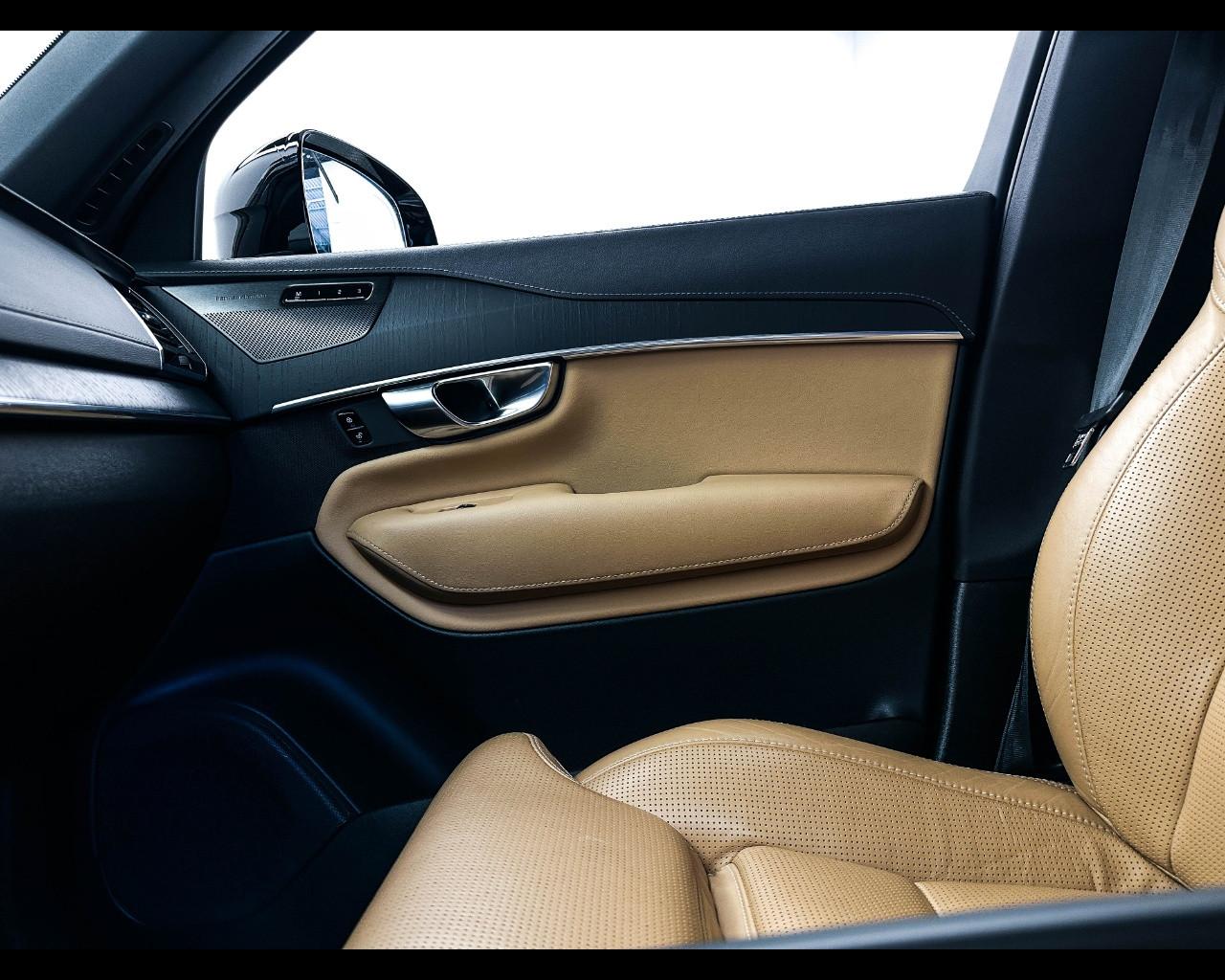 VOLVO XC90 (2014-->) - XC90 B5 (d) AWD automatico 7 posti Plus Dark