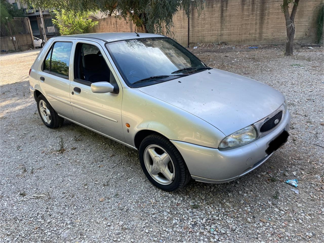 Ford Fiesta 1.4i 16V cat 5 porte Ghia