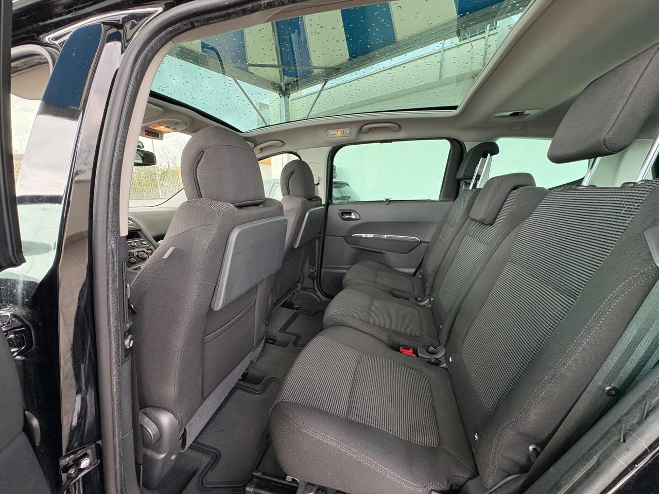 Peugeot 5008 1.6 HDi 110CV Féline