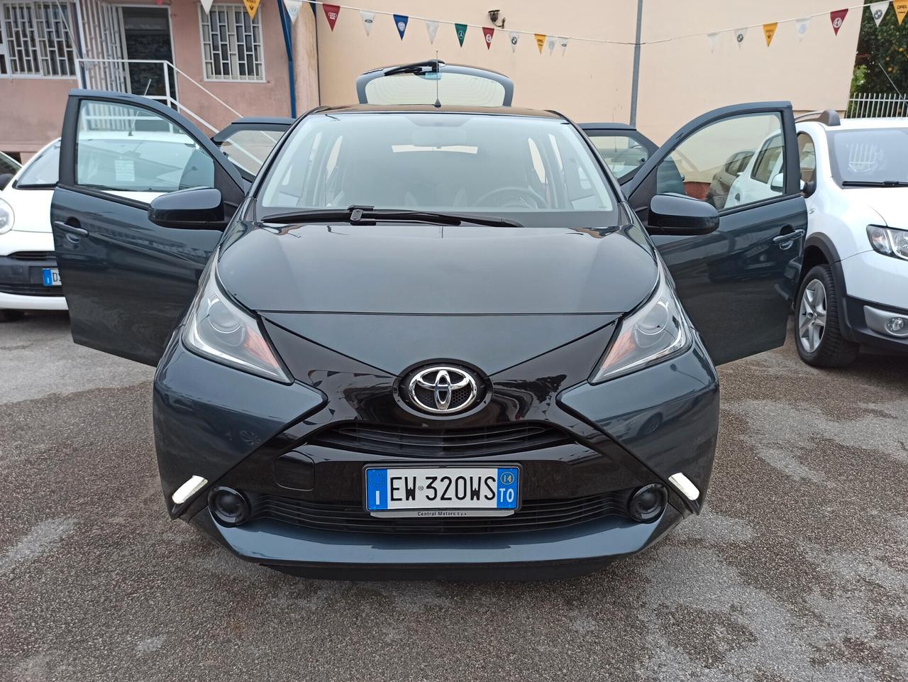 Toyota Aygo 1.0 VVT-i 69 CV 5 porte x-wave