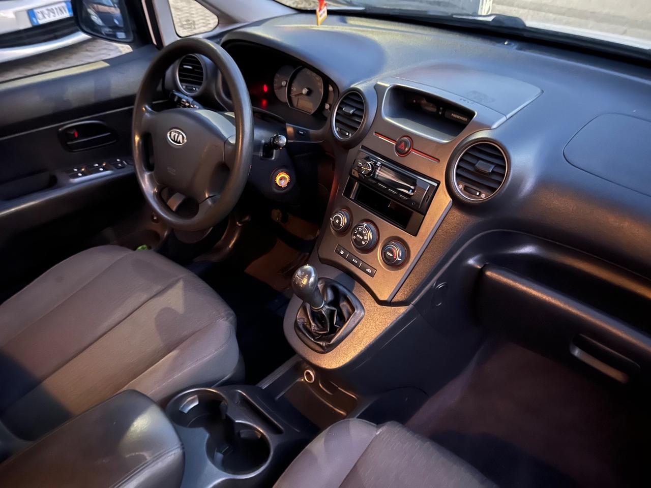 Kia Carens 2.0 con GPL CVVT LX Family