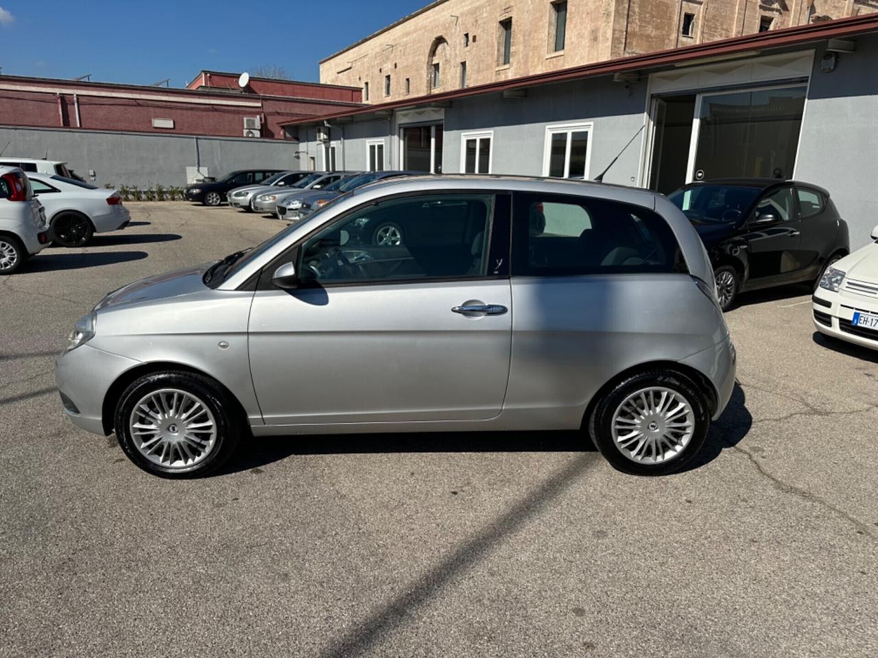 Lancia Ypsilon 1.3 MJT 75 CV Argento