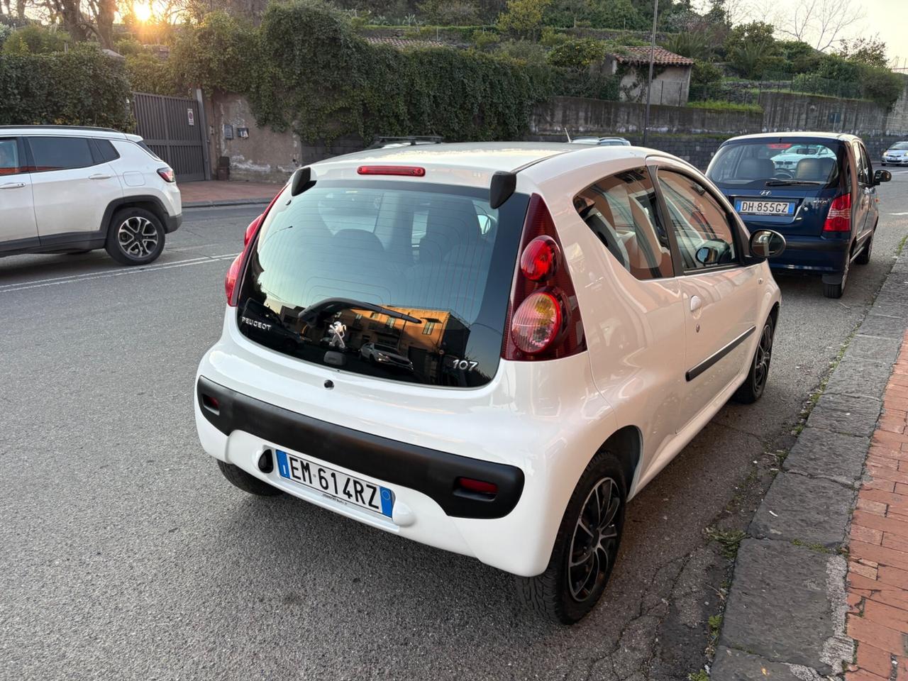 Peugeot 107 1.0 68CV 3p. 2012