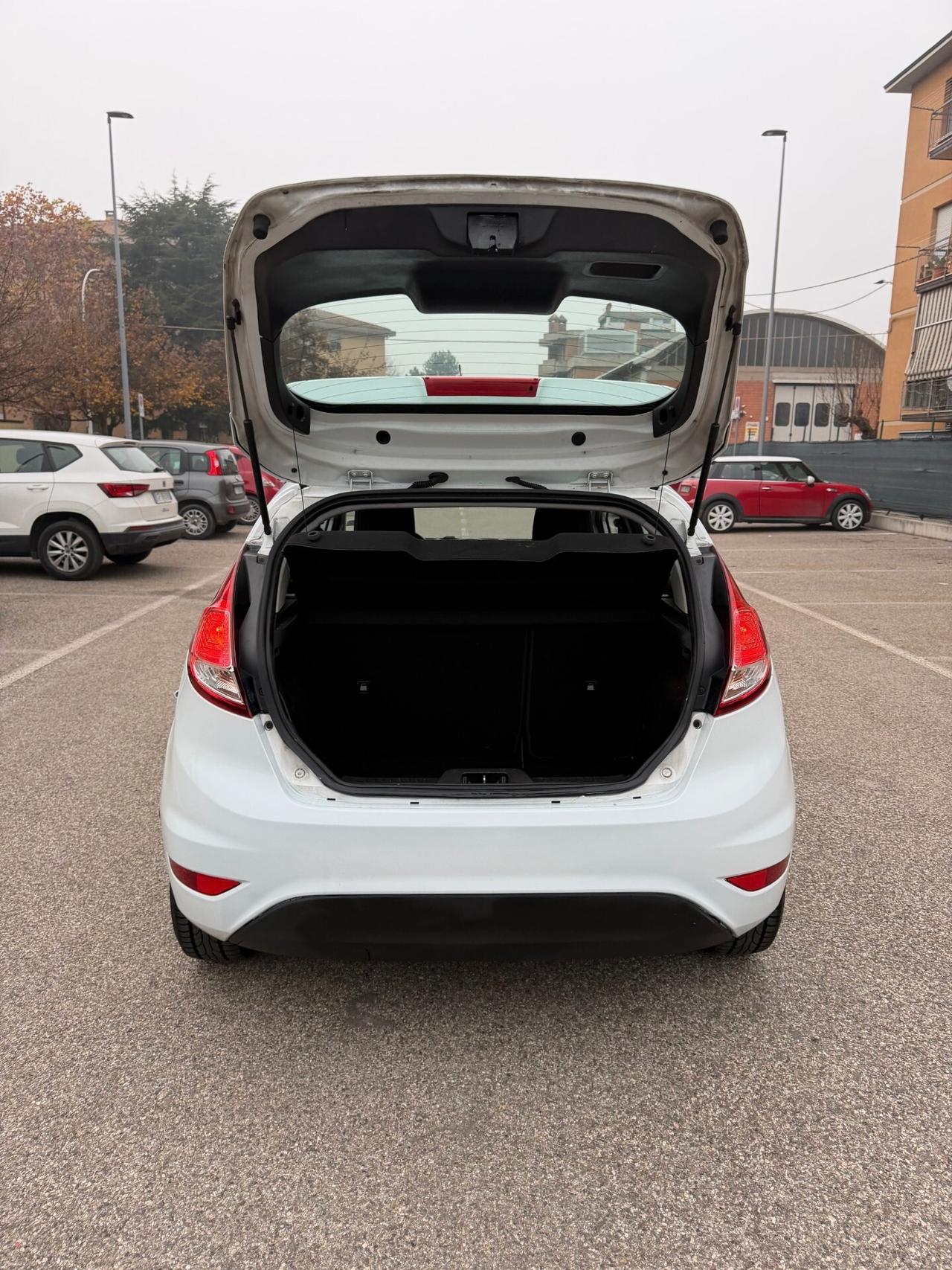 Ford Fiesta 1.5 tdci - NEOPATENTATI - 12 MESI DI GARANZIA -