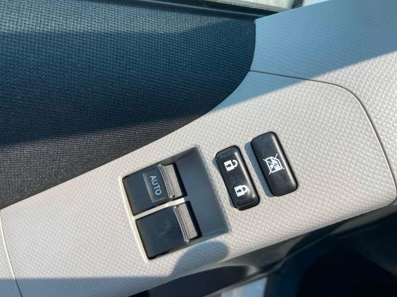 TOYOTA Yaris 5p 1.3 (dual) Sol c/vsc+trc