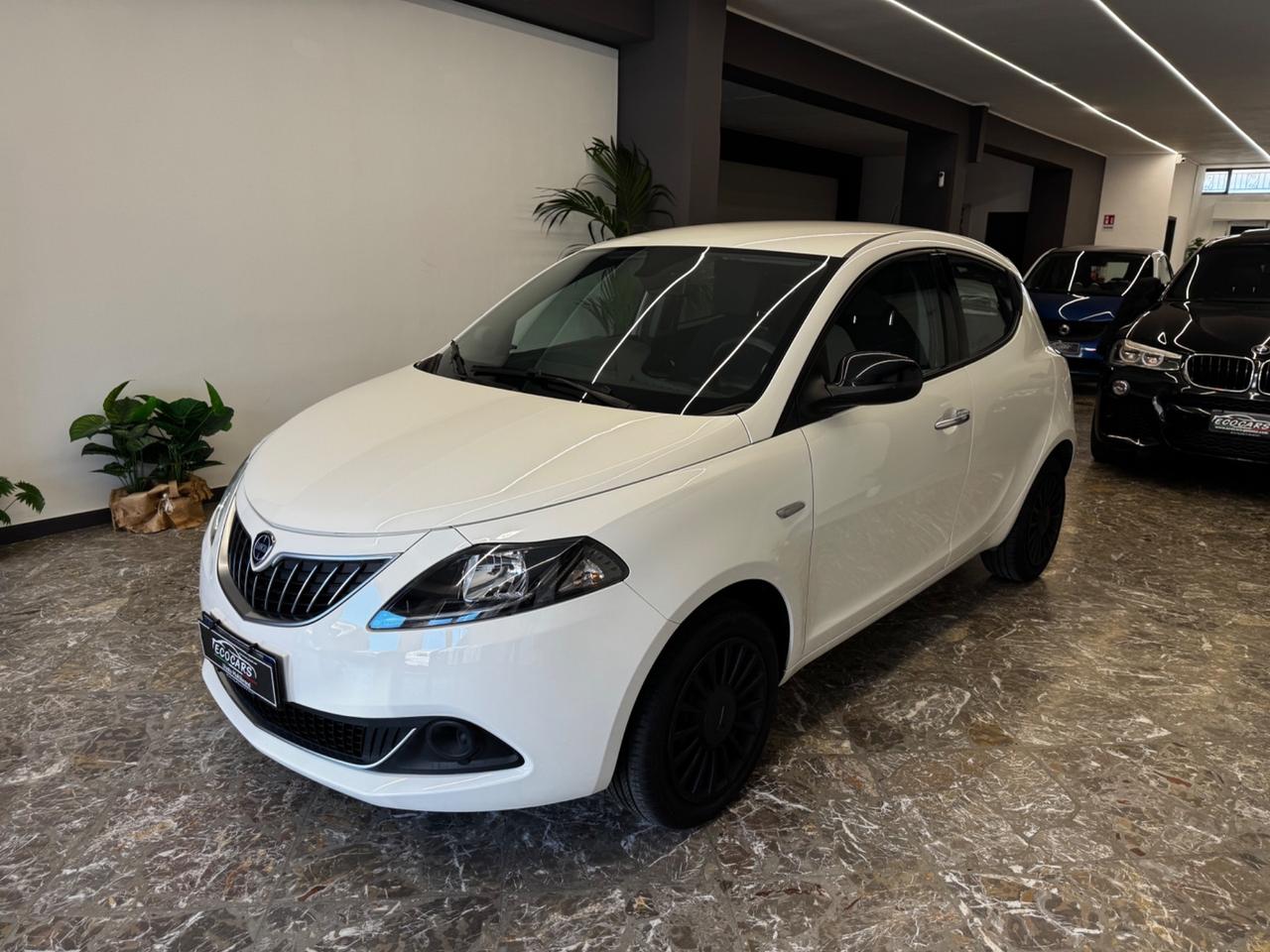 Lancia Ypsilon 1.0 FireFly 5 porte S&S Hybrid Ecochic Silver