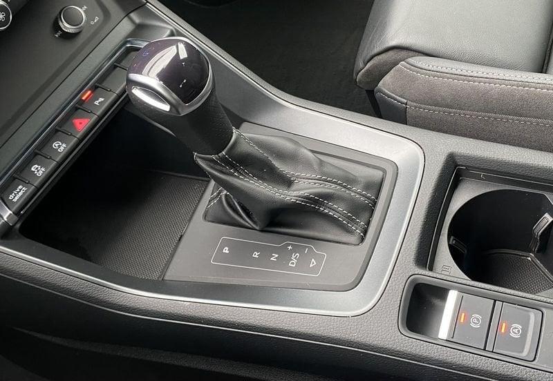 Audi Q3 Sportback S Line interno ed esterno 2.0 TDI 150CV s-tronic 35