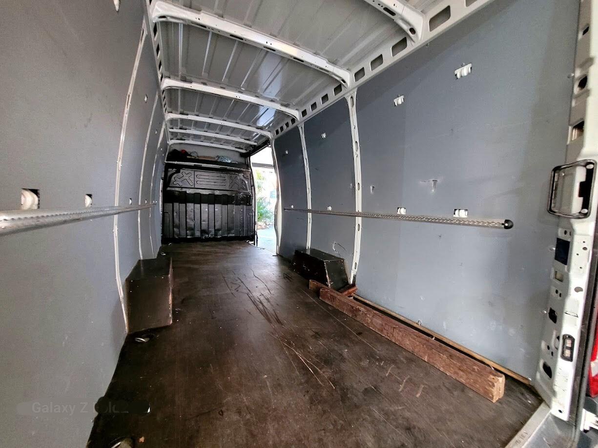 IVECO FURGONE CASSONATO