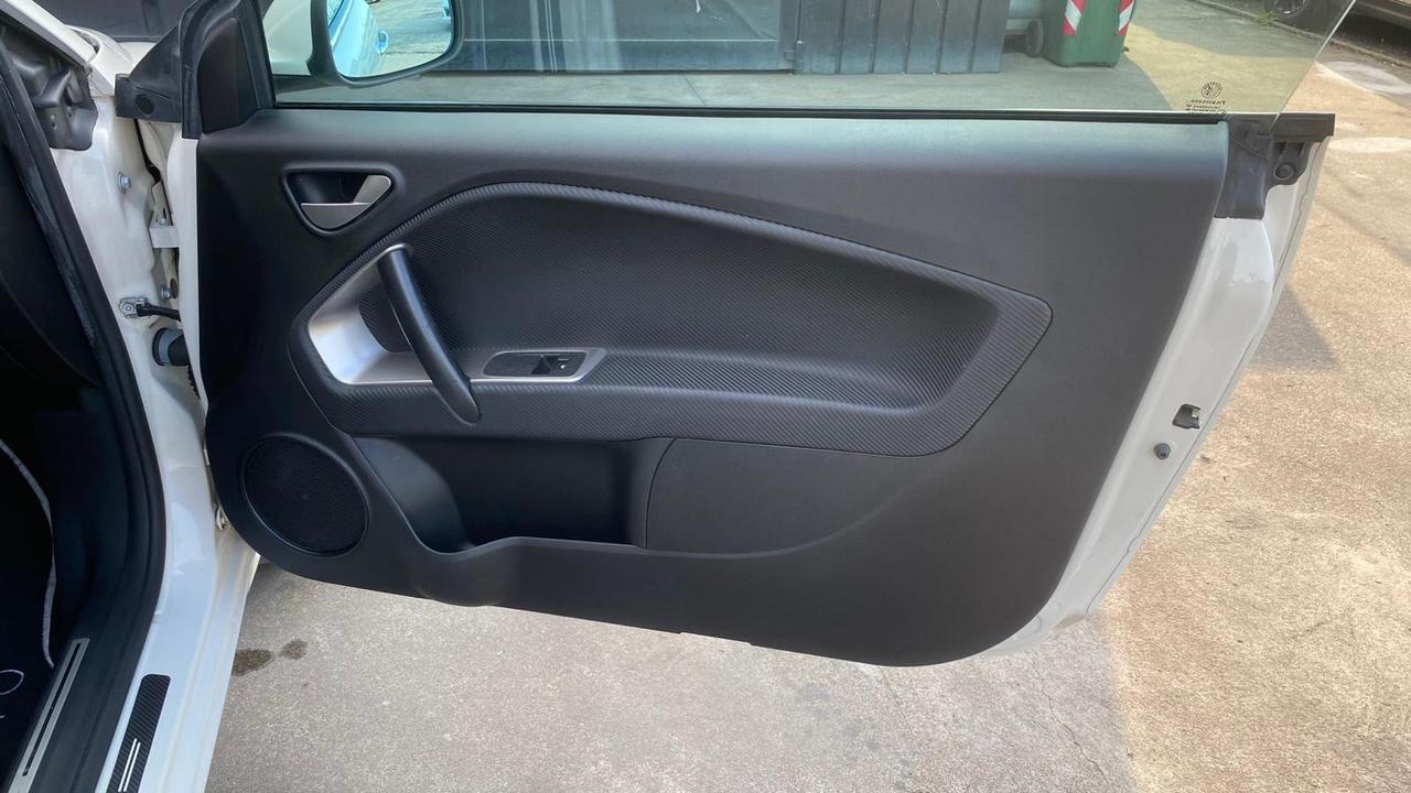 Alfa Romeo MiTo 1.6 JTDm-2 S&S Distinctive Sport Pack