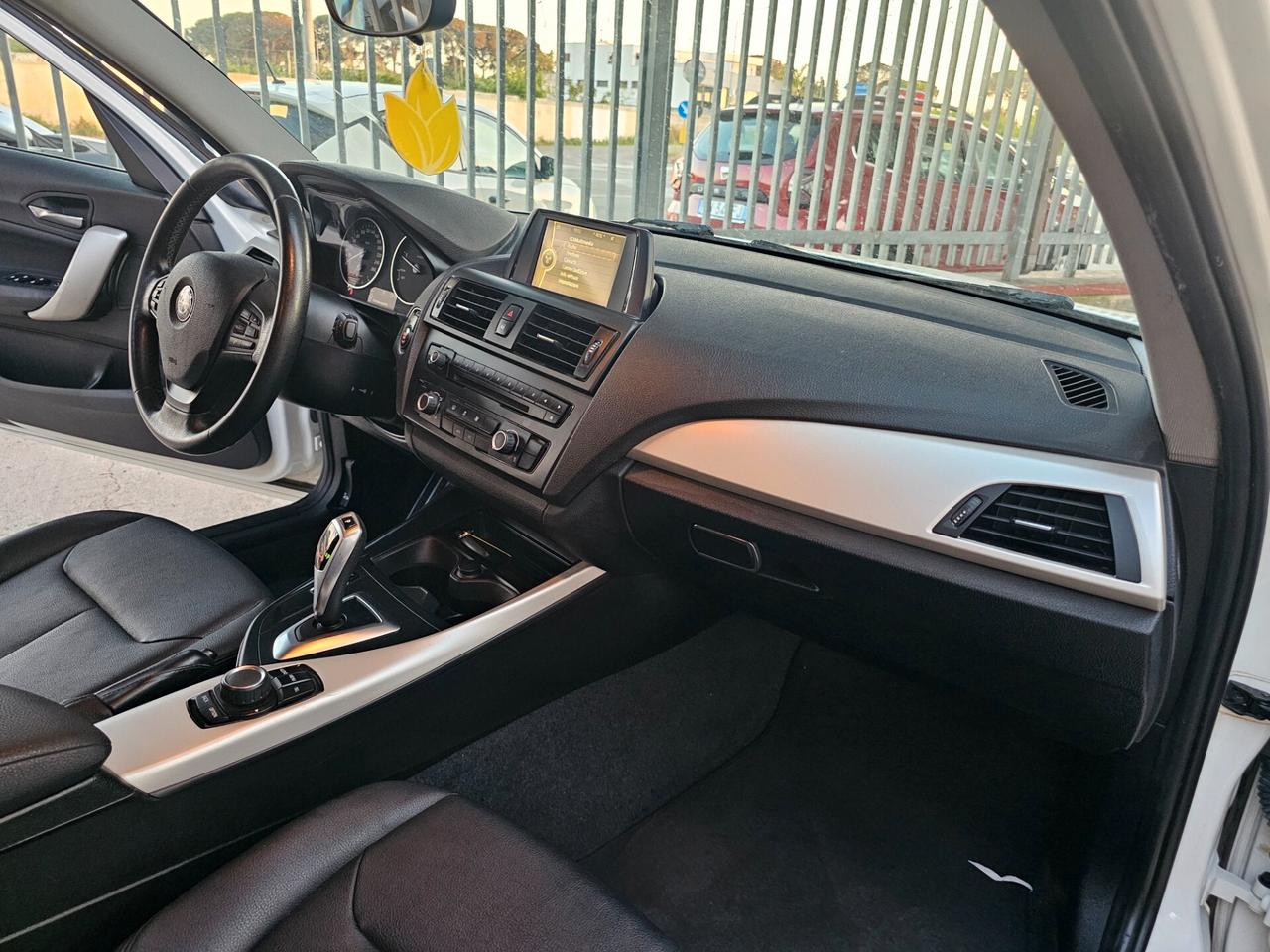 Bmw 116d 5p. Unique