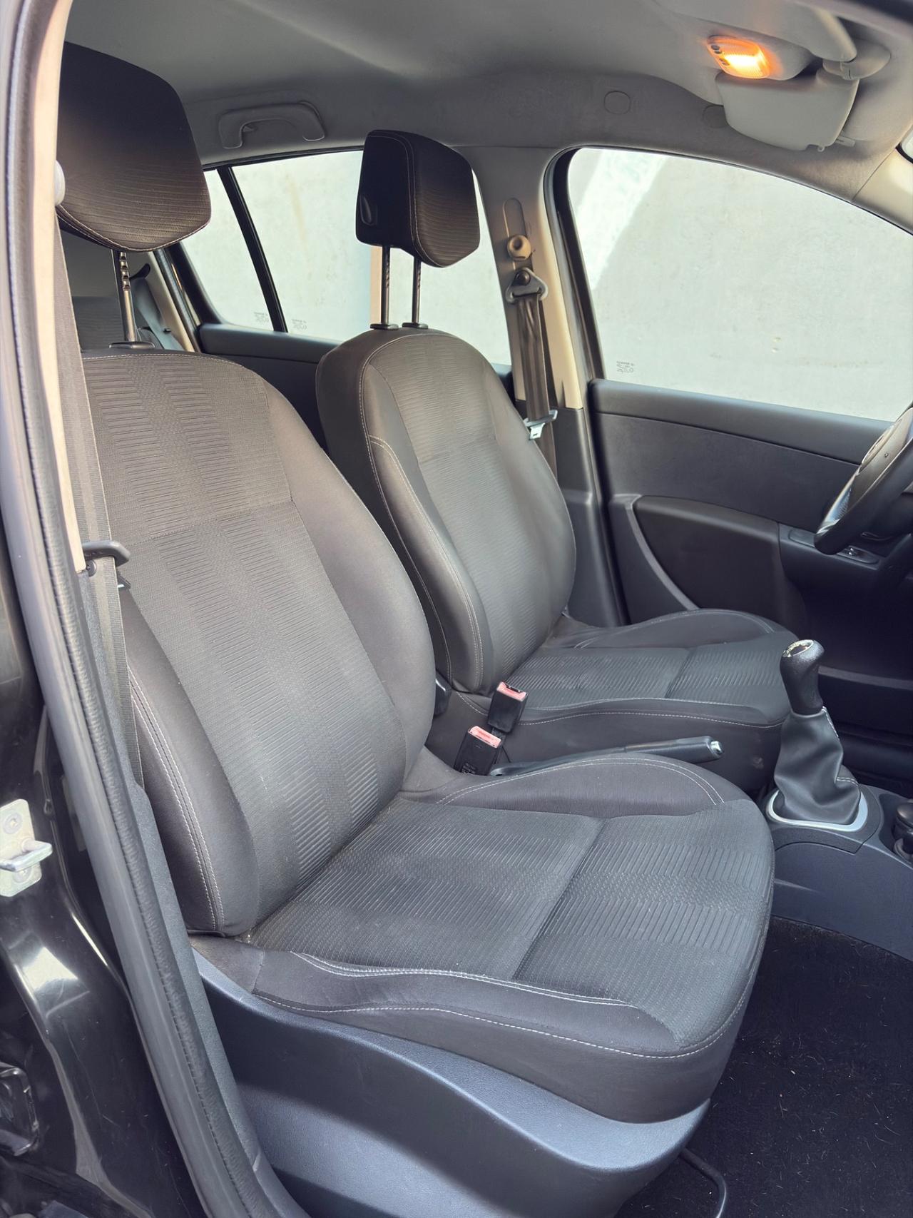 Renault Clio 1.2 benzina 75cv 5 porte