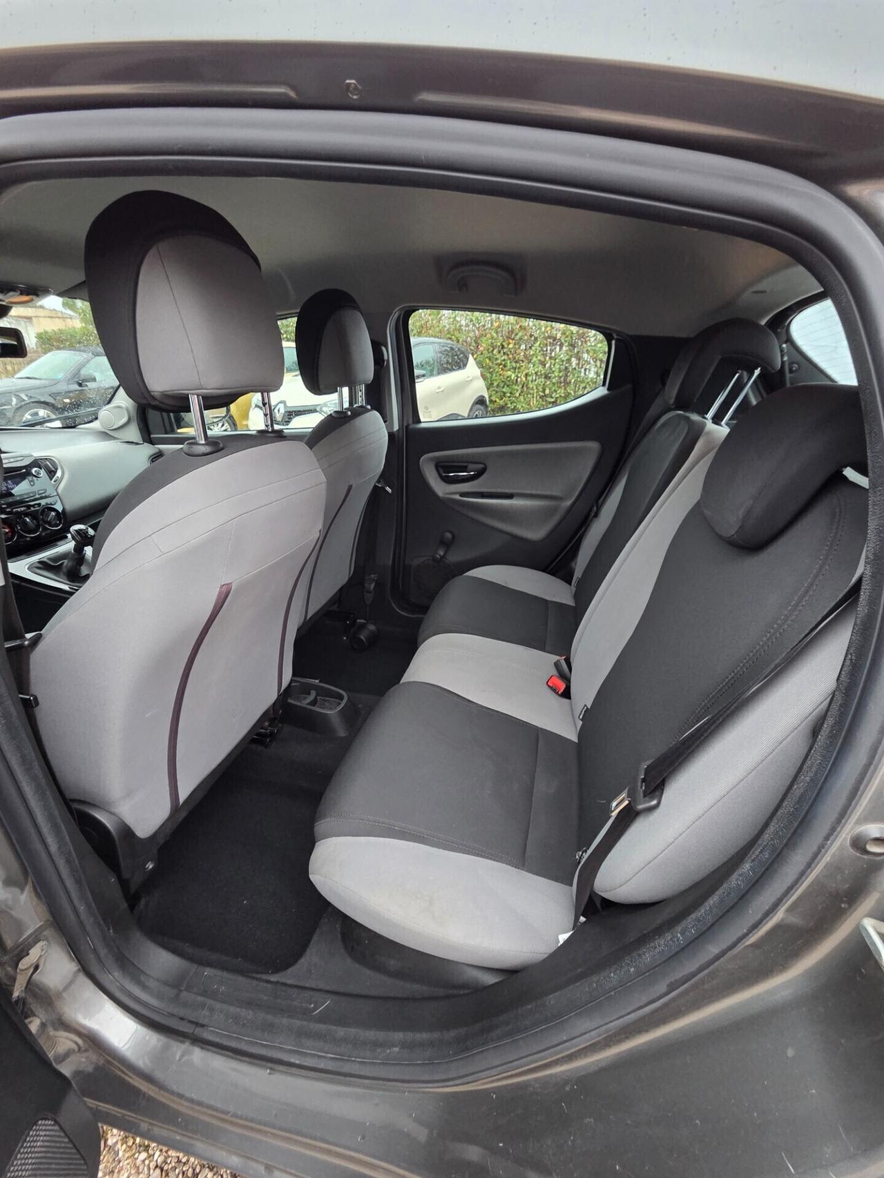 Lancia Ypsilon 1.3 MJT 16V 95 CV 5 porte S&S Platinum FINANZIABILE