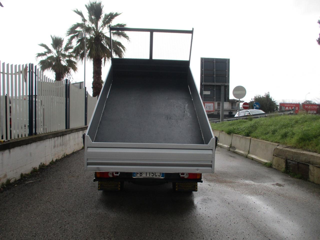 Nissan Cabstar NT 400 35-14 2.5 140CV E5 RIBALTABILE TRILATERALE