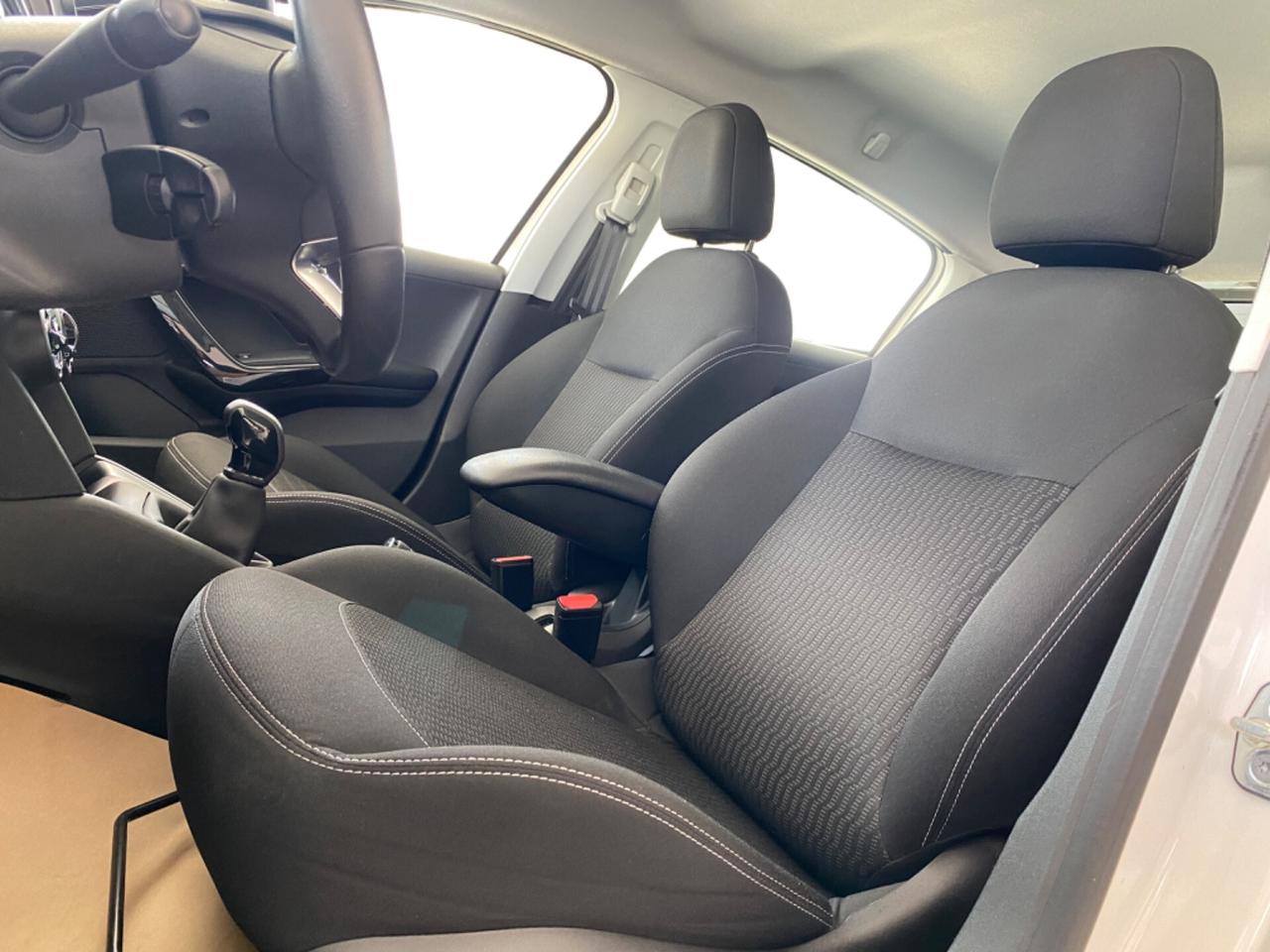 Peugeot 208 PureTech 5P ALLURE NAVI/FULL LED2020