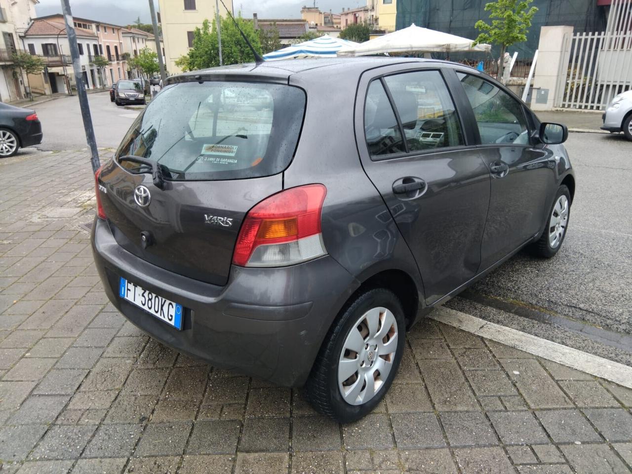 Toyota Yaris 1.0 5 porte Luxury pack