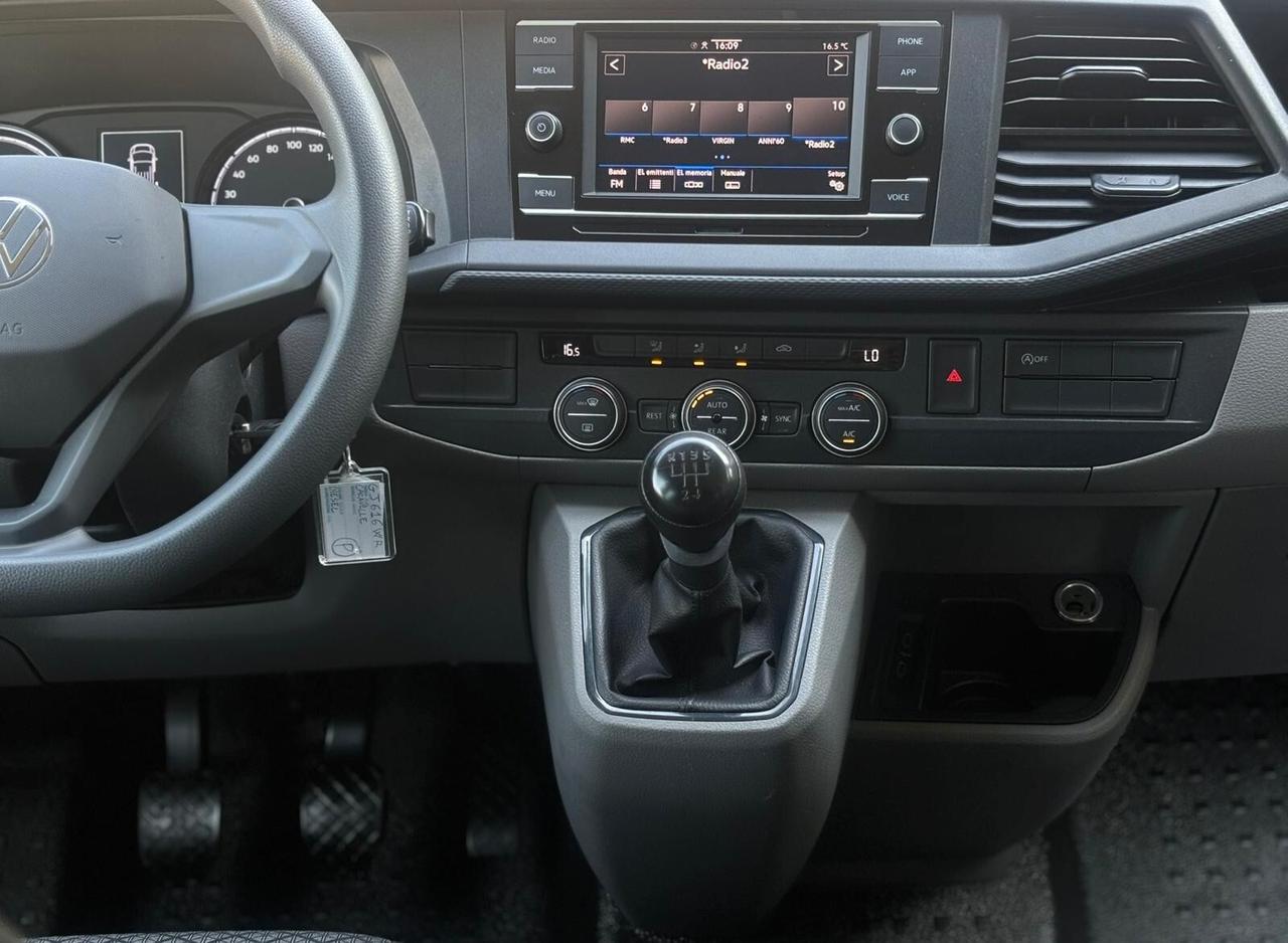 Volkswagen Caravelle 2.0 TDI 110CV PC 9 posti