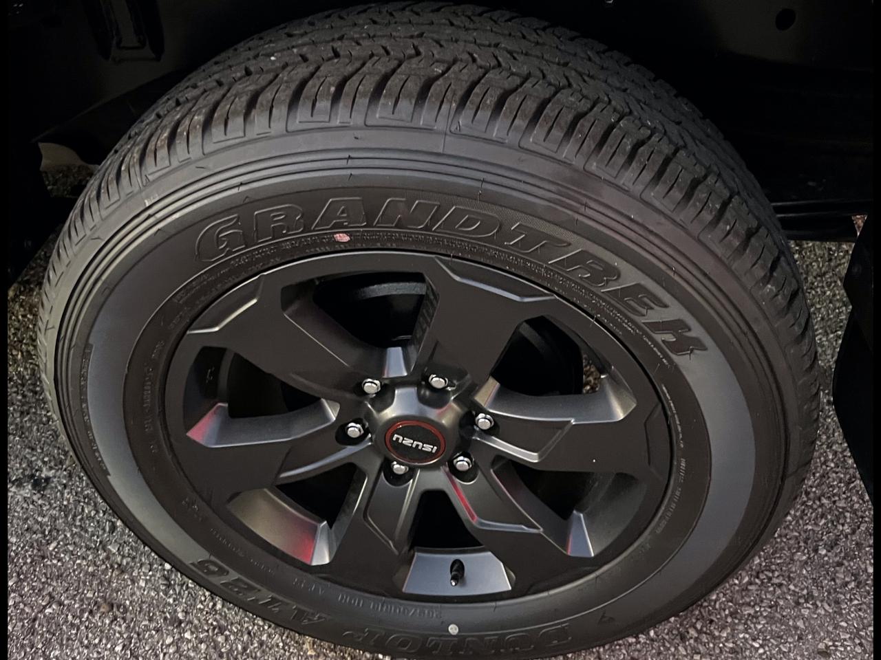 Isuzu D-Max N60 1.9 aut. Crew Nitro Sport Cab Km 0