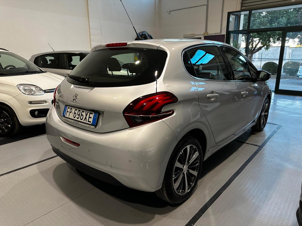 Peugeot 208 PureTech 82 5 porte Allure