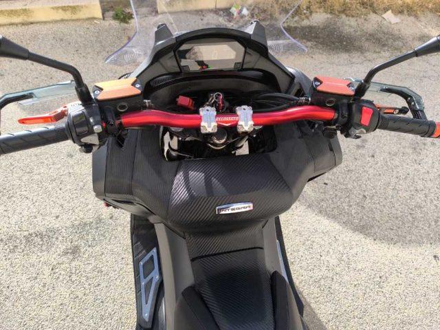 HONDA Integra 750 - S MOMODESIGN