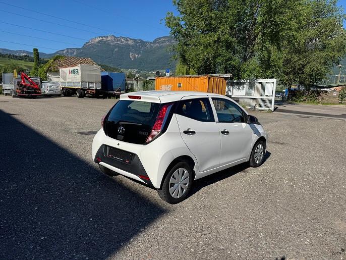 Toyota Aygo 1.0 VVT-i 69 CV 5 porte x-clusiv Black & White