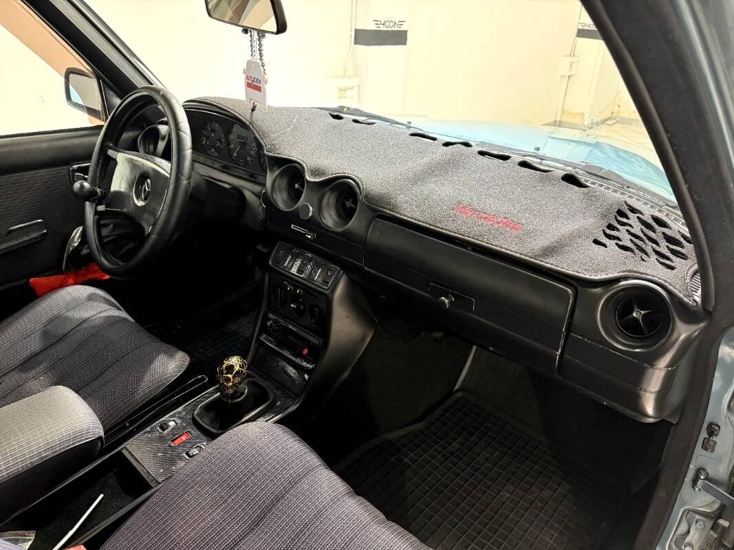 Mercedes Classe E - W123 Berlina 200