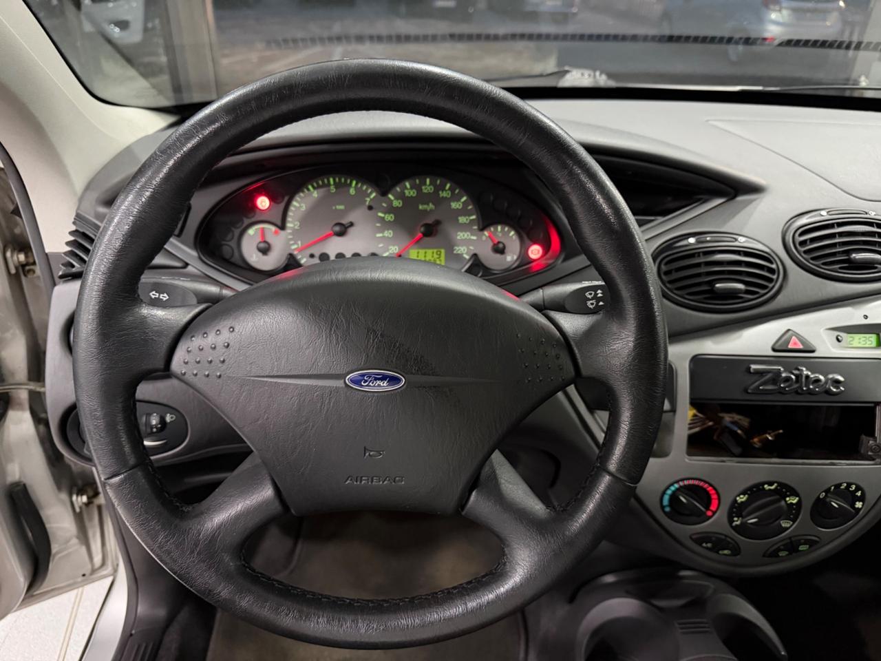 Ford Focus 1.6i 16V cat 5p. Zetec