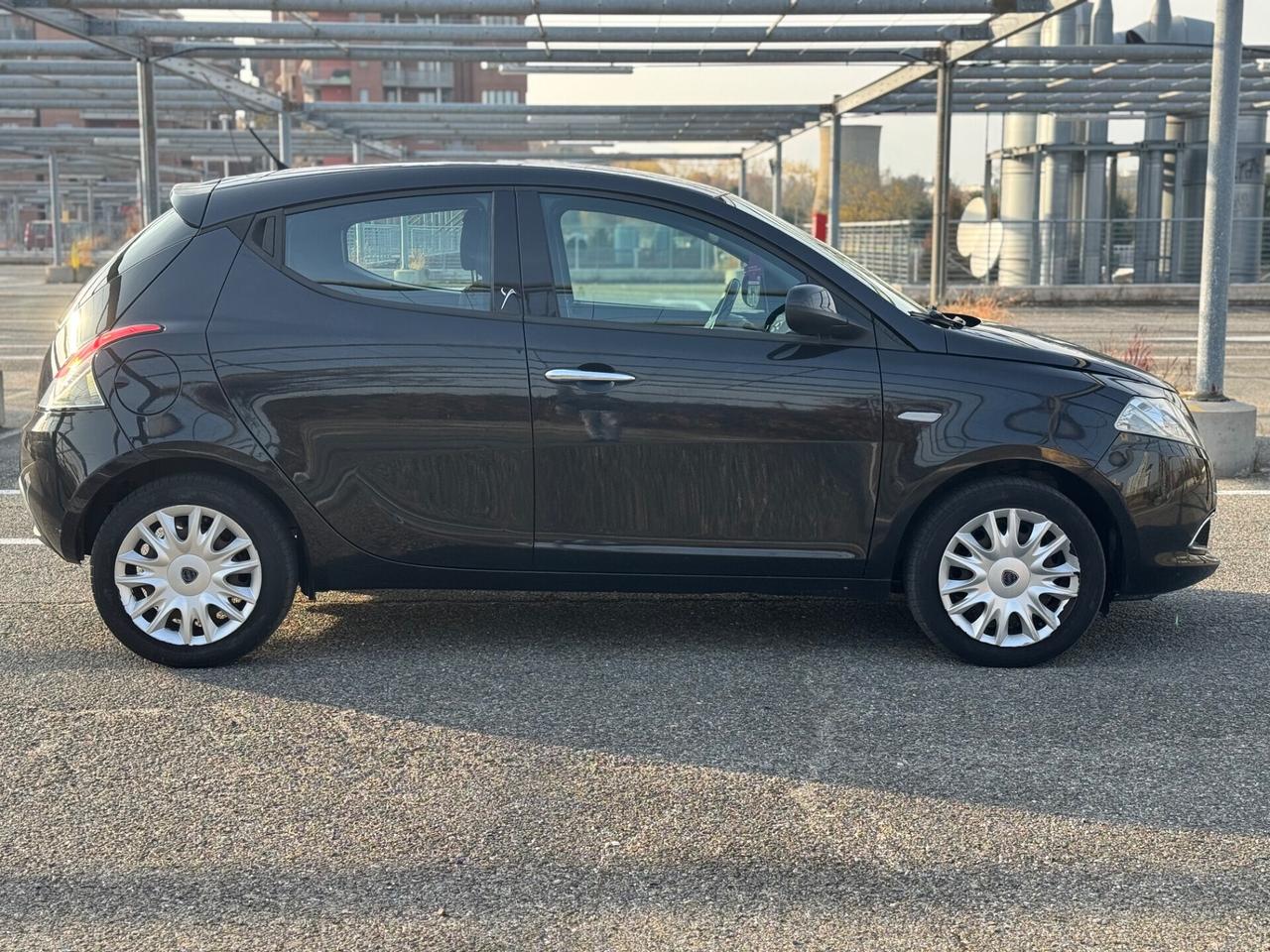 Lancia Ypsilon 1.2 69 CV 5 porte S&S Platinum