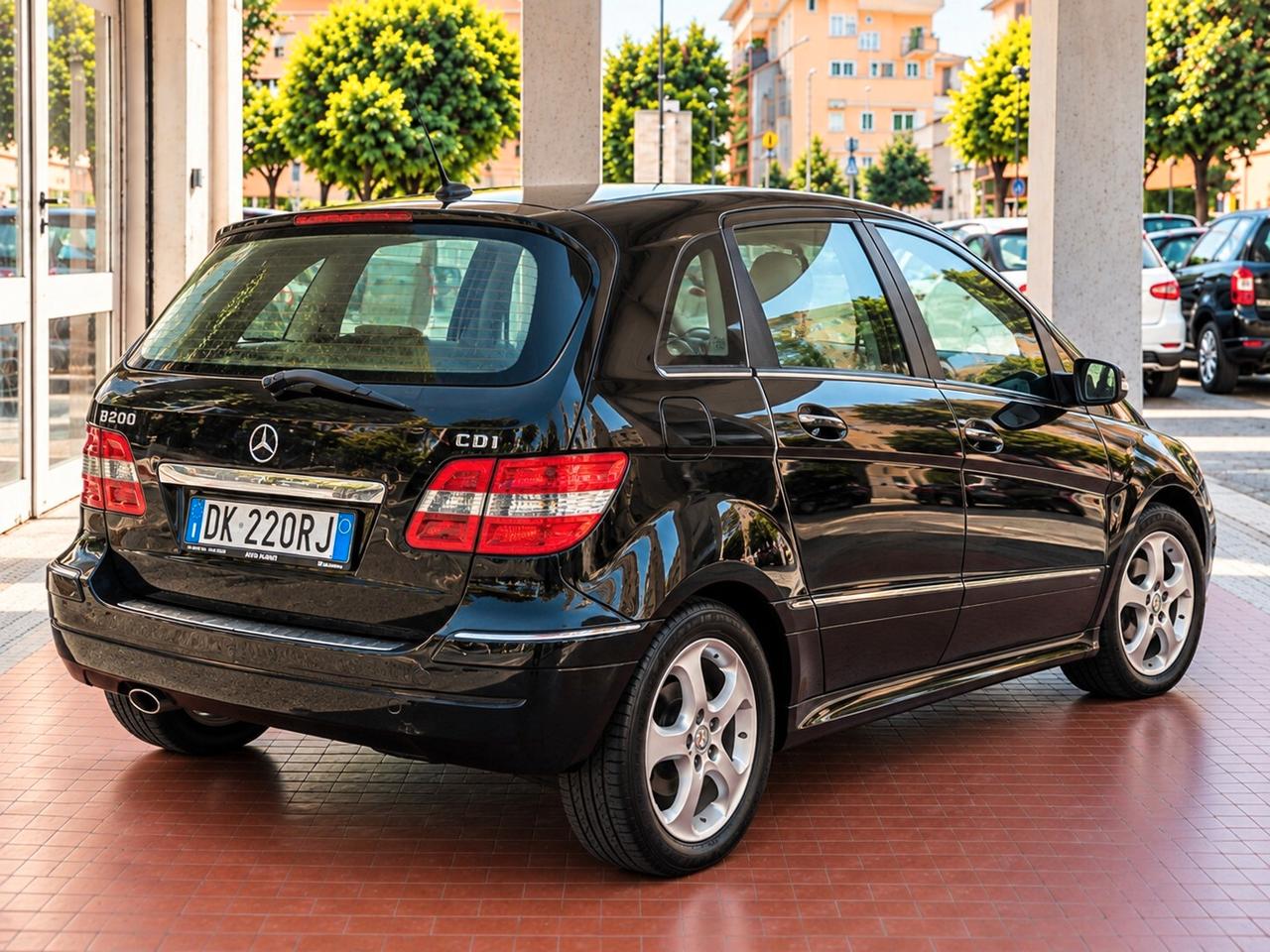 Mercedes-benz B 200 CDI SportMercedes-Benz B 200 CDI Premium Automatica – 140 CV – € 2.890Cambio automatico – 178.000 km – Doppie chiavi – Garanzia 12 mesi