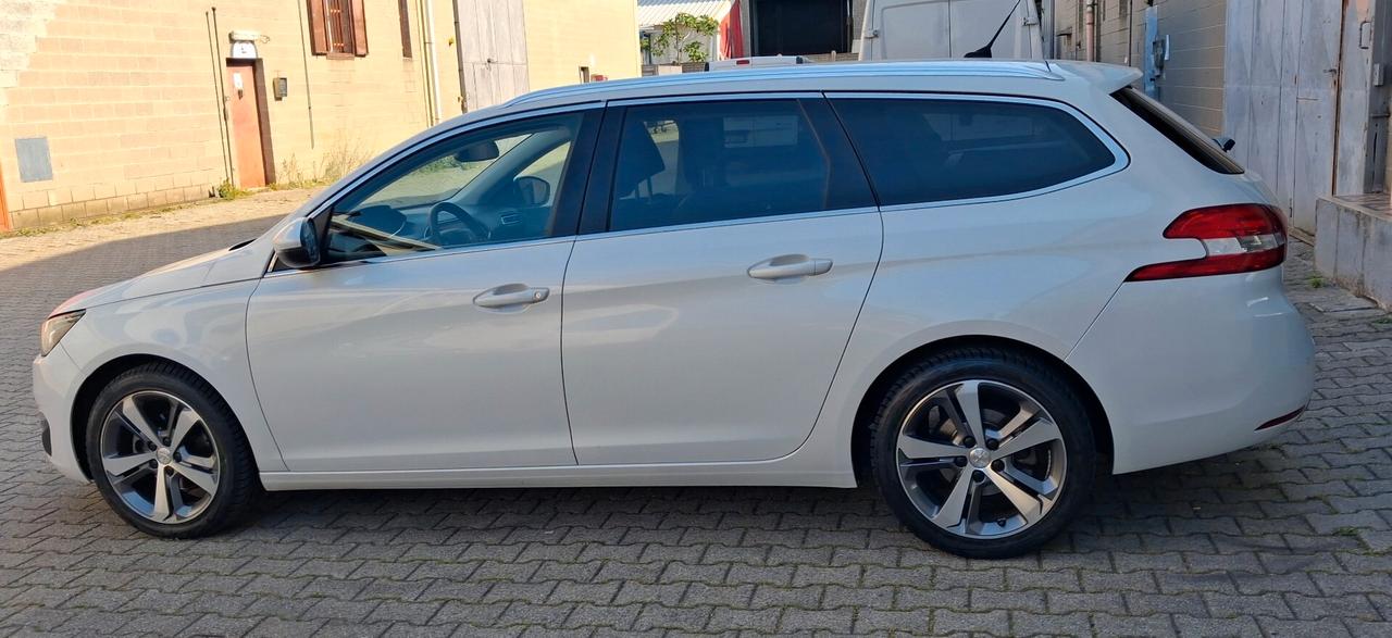Peugeot 308 BlueHDi 120 S&S SW Allure