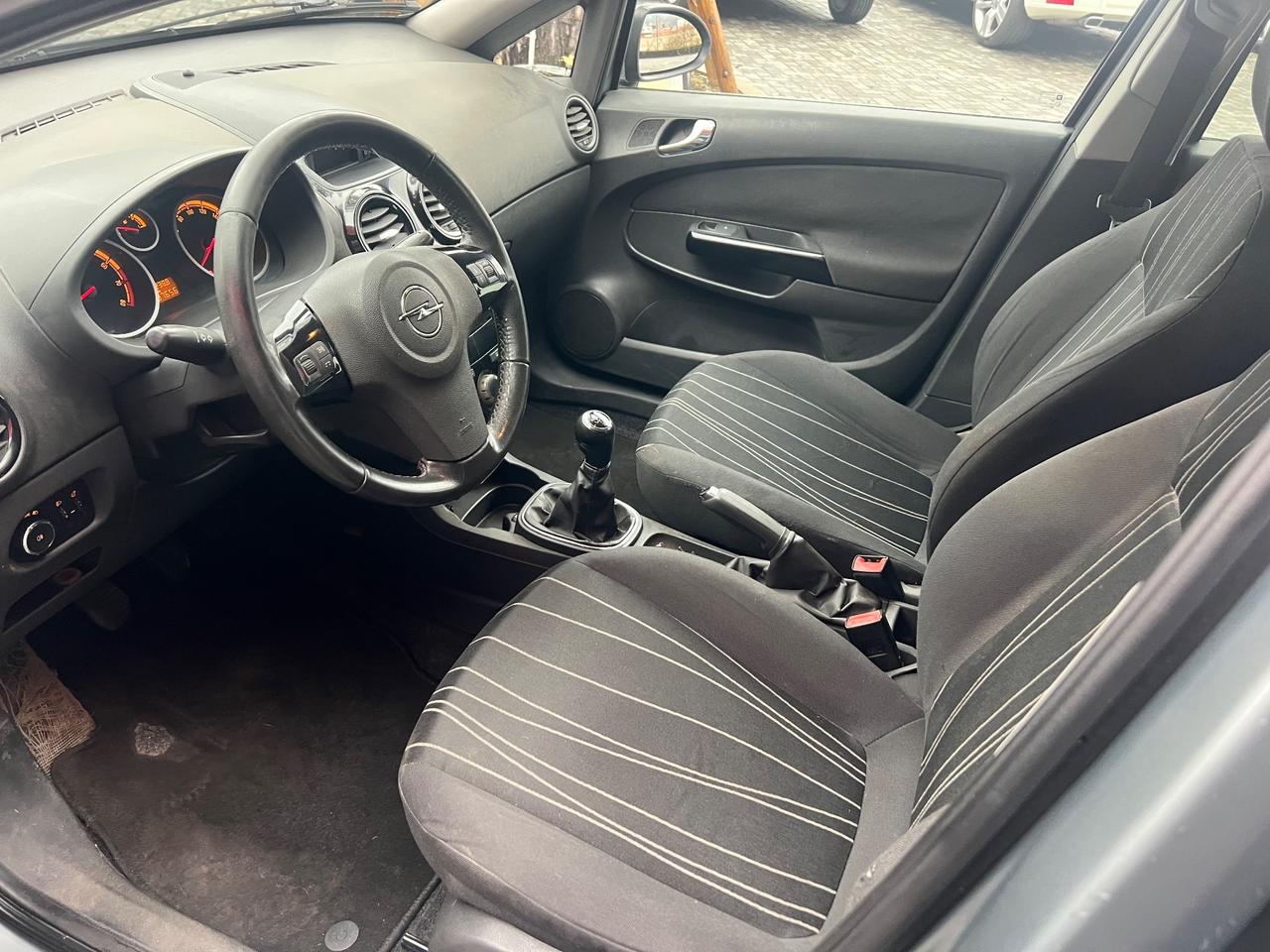 Opel Corsa 1.2 Benzina 2010 E5 - NEOPATENTATI