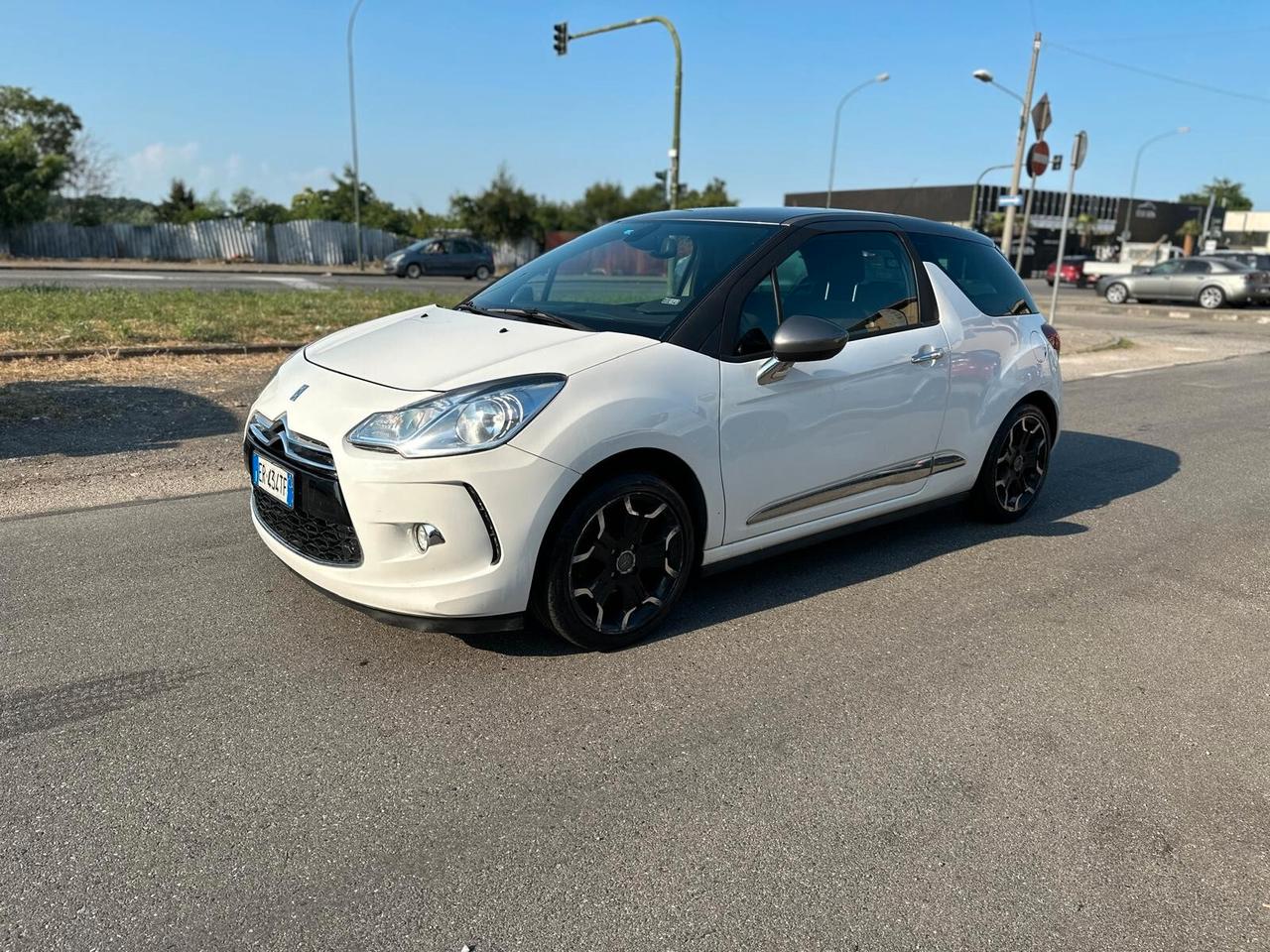 Ds DS3 DS 3 1.2 VTi 82 Just Black