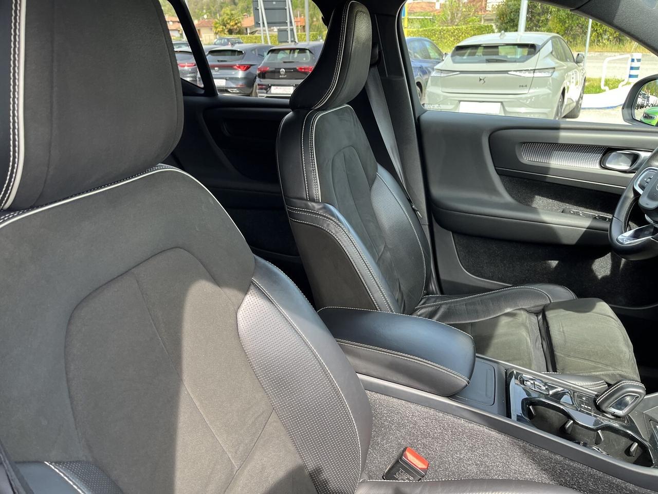 VOLVO XC 40 D4 AWD 2000 D 190CV R.LINE